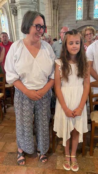 Dimanche 21 juin � 1�re Communion de Pauline accompagn�e par Odile Canon